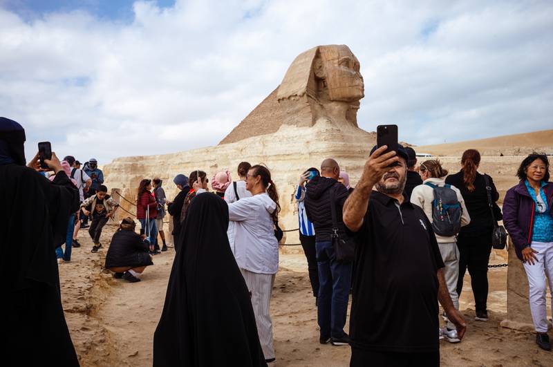 The crowd in front of the Sphinx