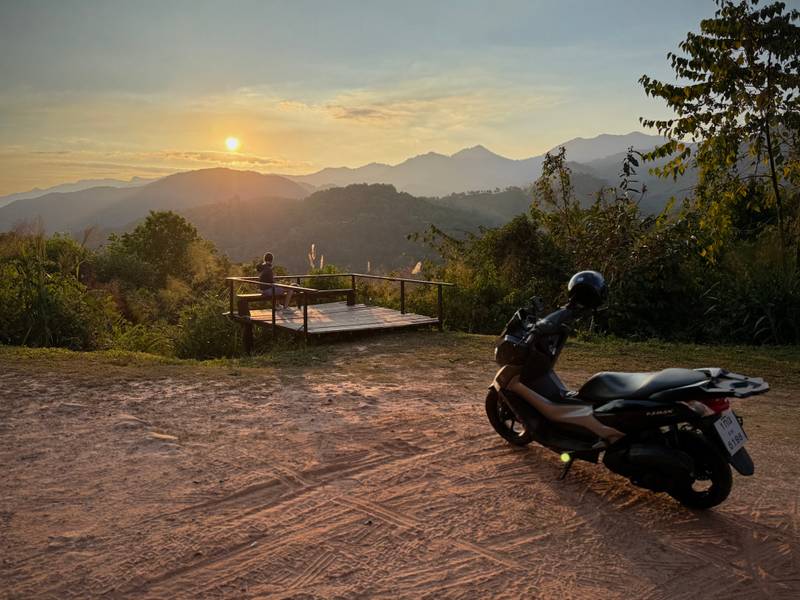 The curves of Highway 1256 toward Doi Phu Kha