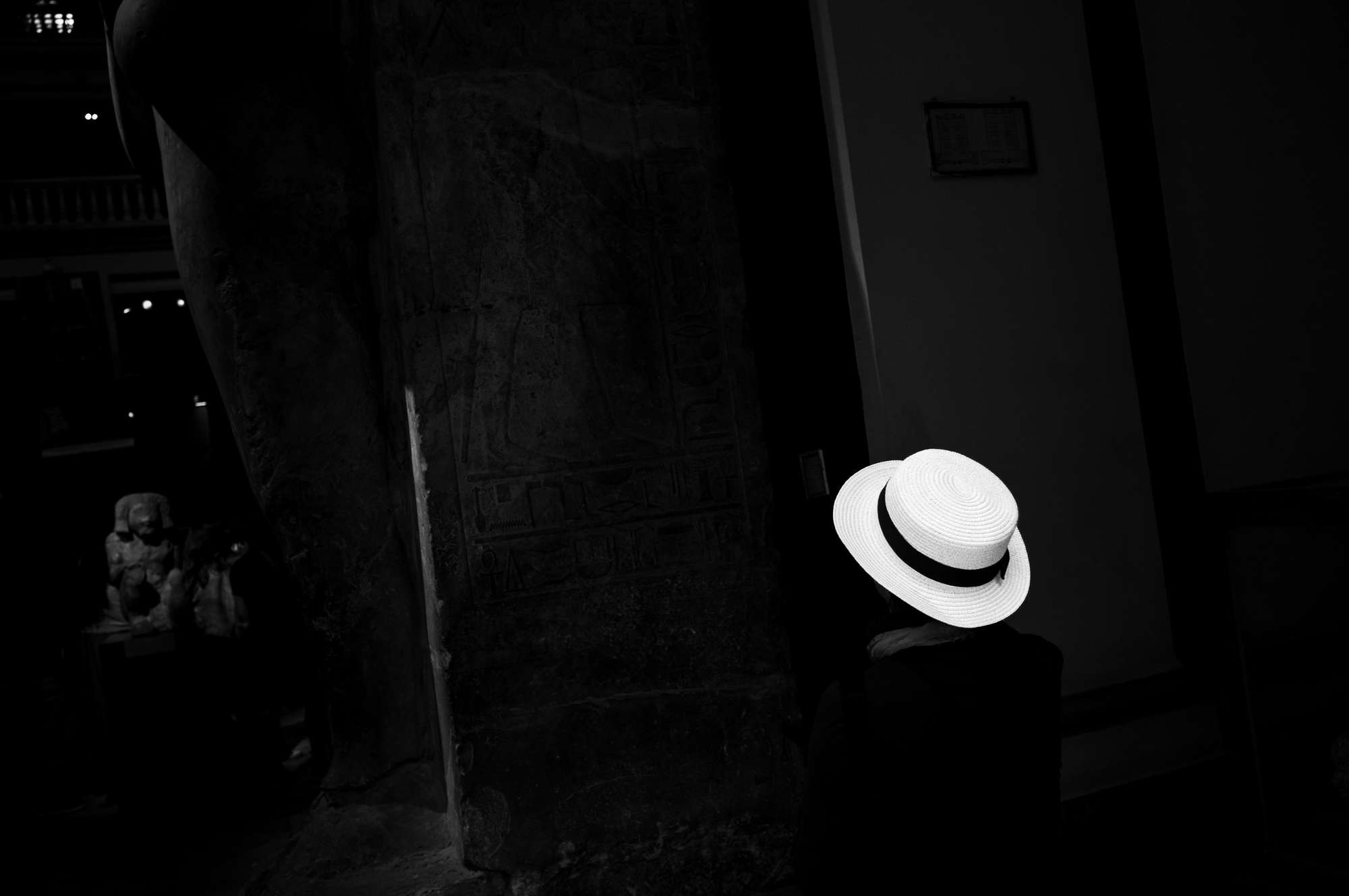 Girl with hat in the museum